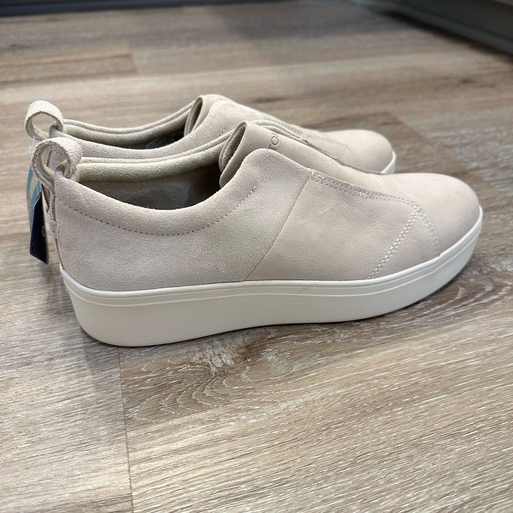 Toms Womens Amber Slip On Sneaker Size 9.5